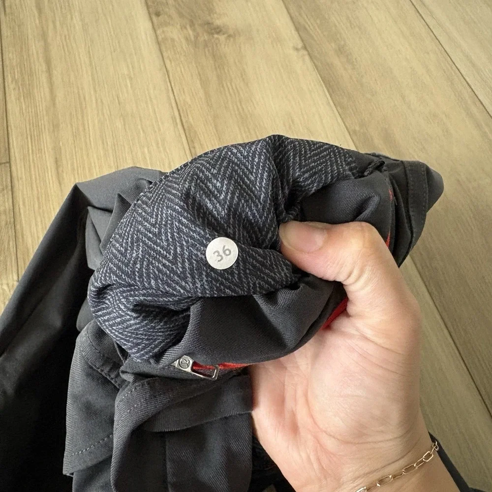Lululemon Men's Gray Dress Pants Straight Fit Stretch Zip Pocket Size 36 32